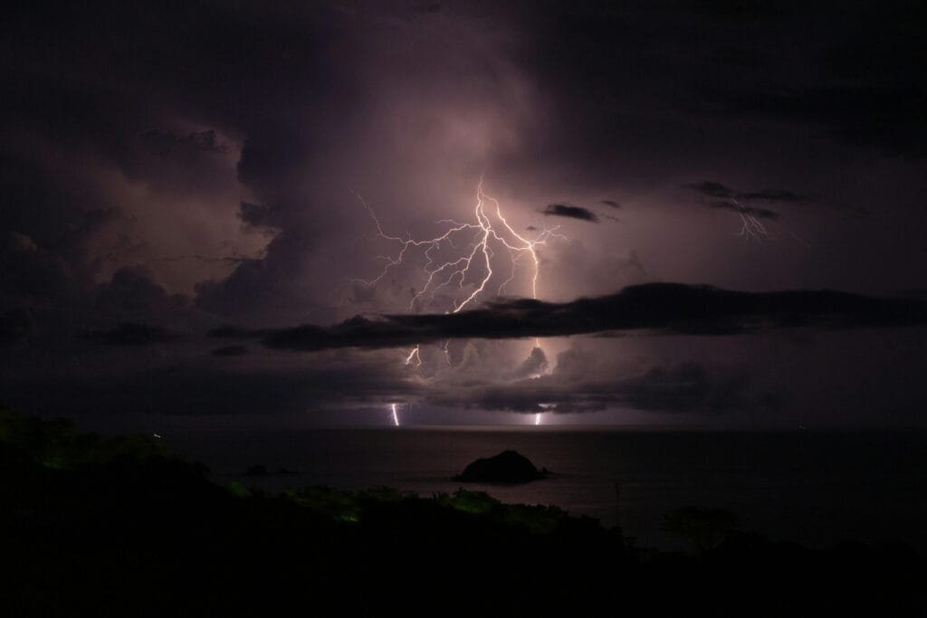 En Medio de la Tormenta